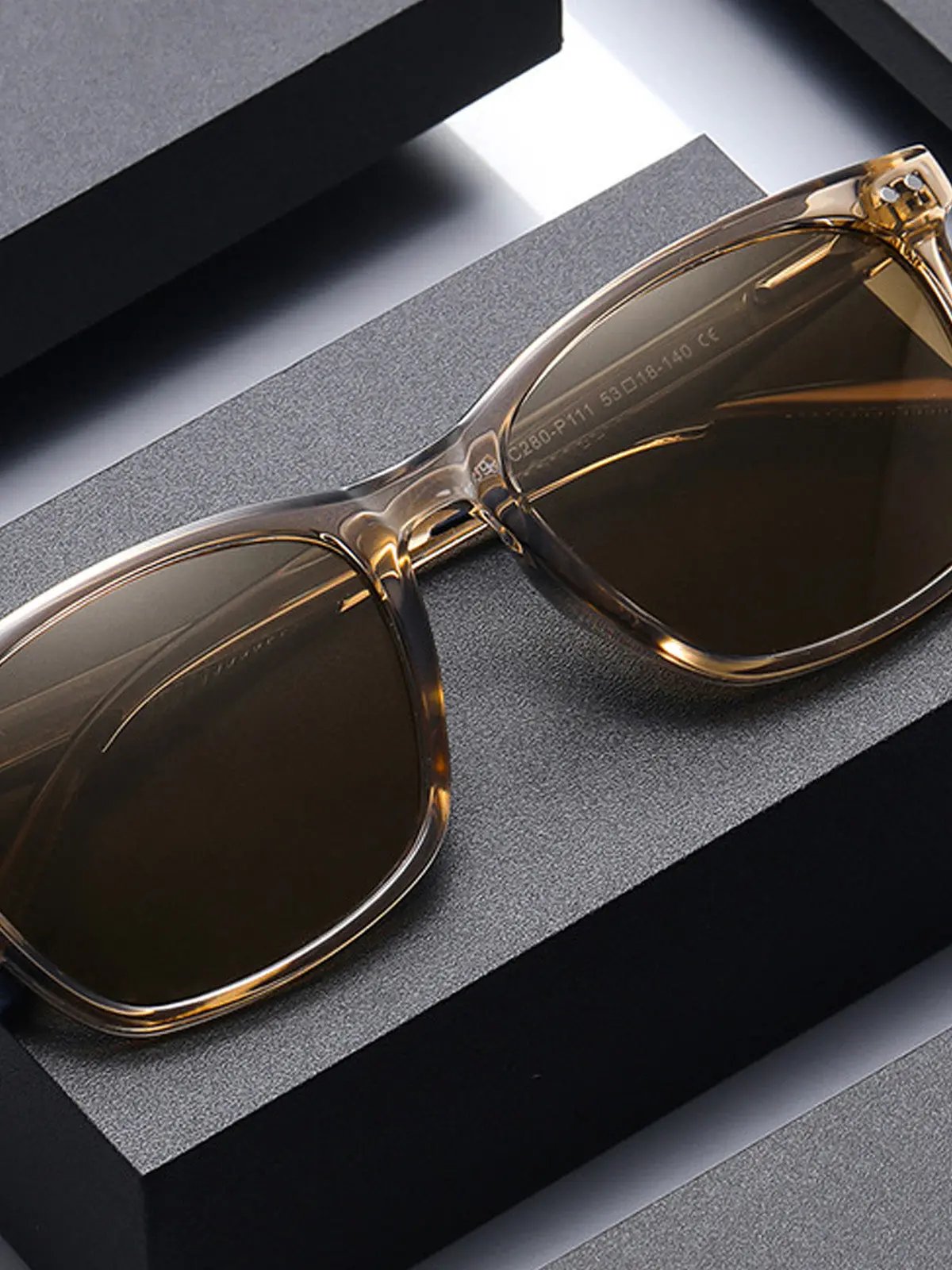 Modern Wayfarer Style Sunglasses Eleven Oasis