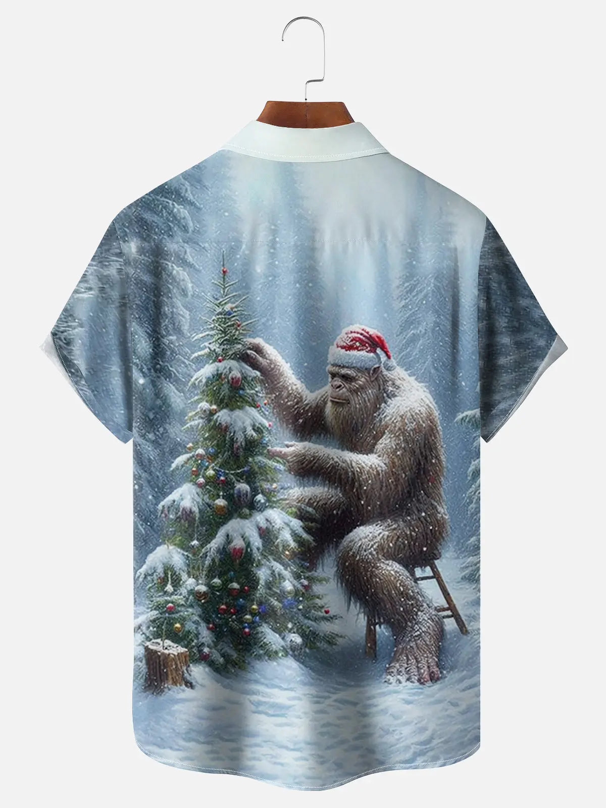 Men's Big Foot Decorates a Christmas Tree Short Sleeve Shirt, mens short sleeve shirts?¡§o?big and tall mens shirts?¡§o?short sleeve shirts for men?¡§o?mens 4xl shirts?¡§o?casual short sleeve shirts